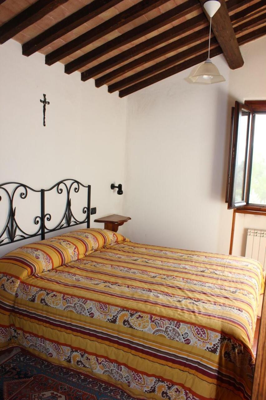 Agriturismo La Ginestrella Civitella D'Arna Ruang foto