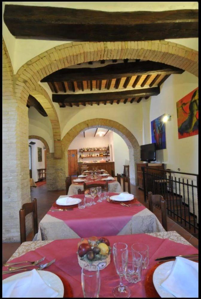 Agriturismo La Ginestrella Civitella D'Arna Bagian luar foto