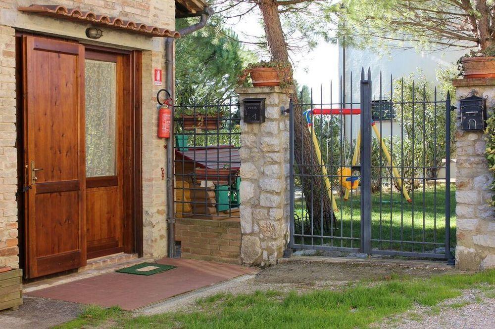Agriturismo La Ginestrella Civitella D'Arna Bagian luar foto