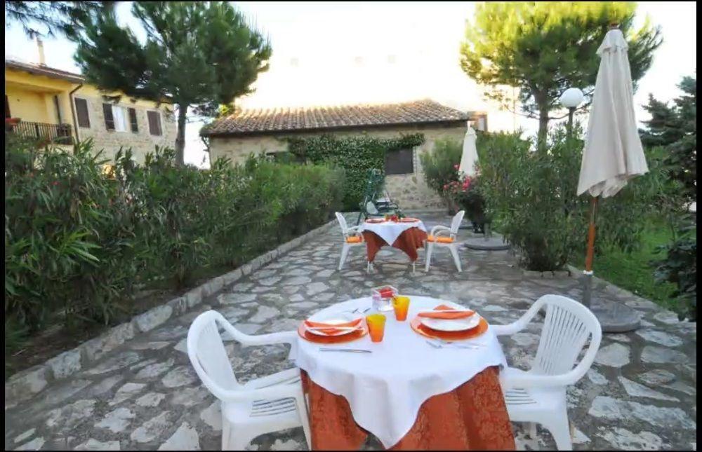 Agriturismo La Ginestrella Civitella D'Arna Bagian luar foto