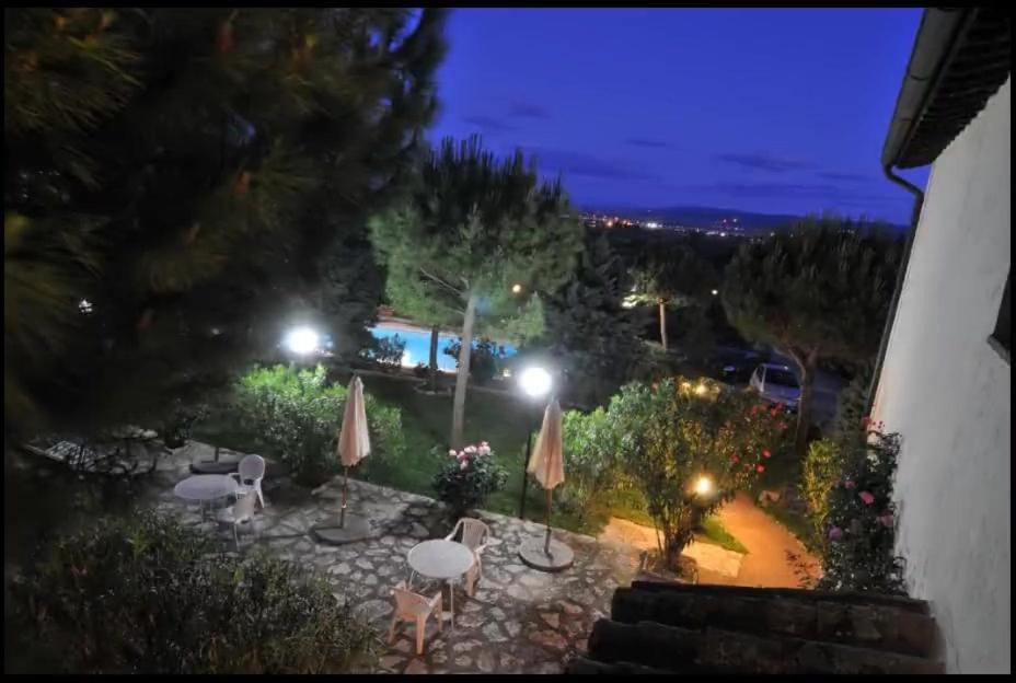 Agriturismo La Ginestrella Civitella D'Arna Bagian luar foto