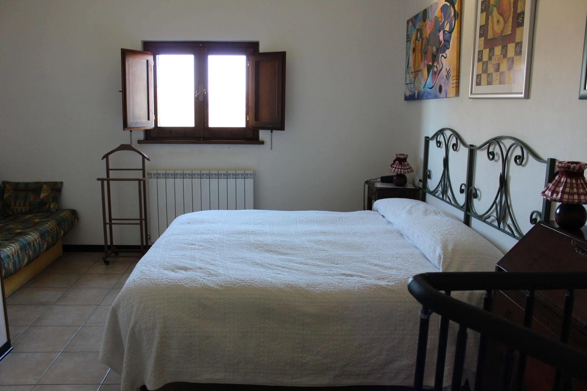 Agriturismo La Ginestrella Civitella D'Arna Bagian luar foto