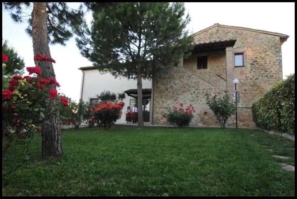 Agriturismo La Ginestrella Civitella D'Arna Bagian luar foto